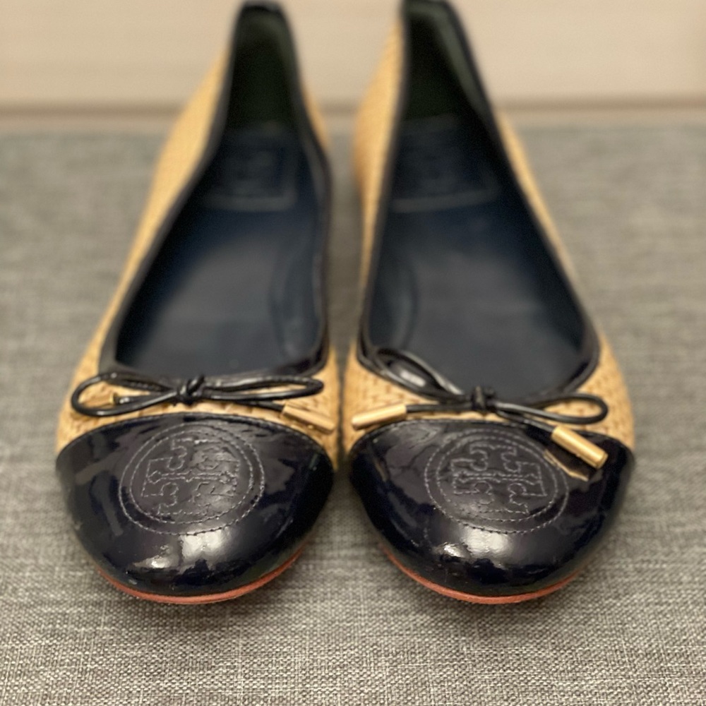 Brand new Tory Burch weaves with patent leather front flats. Size 7